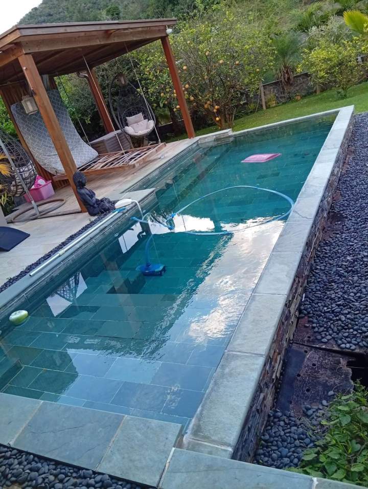 Piscine en jardin La Réunion